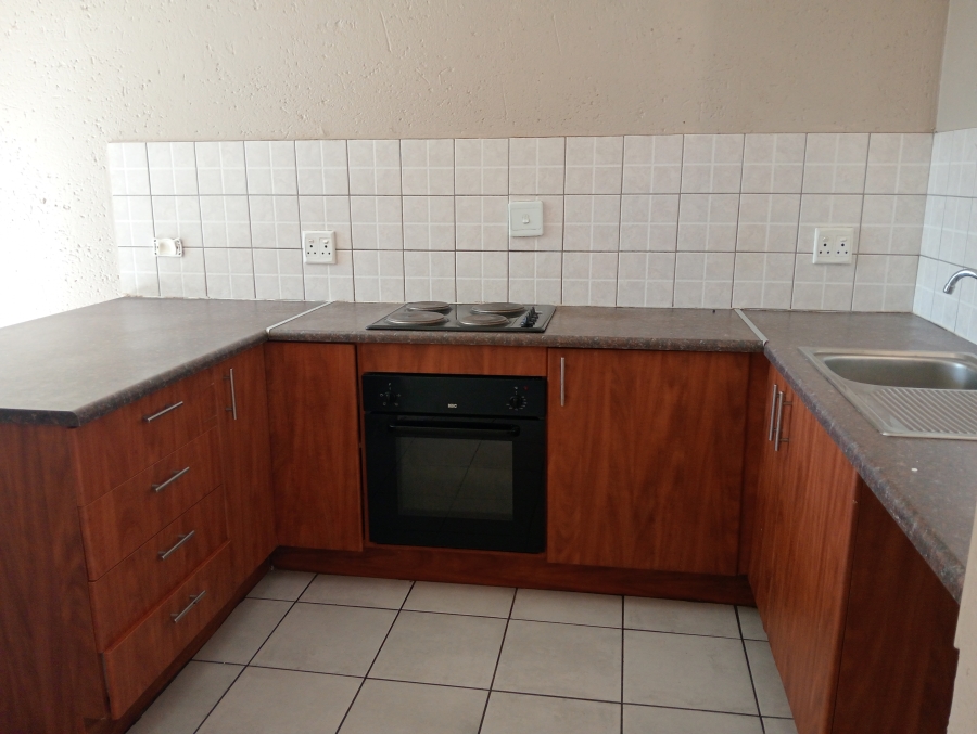 To Let 2 Bedroom Property for Rent in Waterval East North West